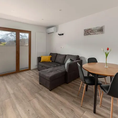 Apartmaji Hodak 3*