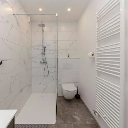 בית הארחה Apartmaji Hodak 3*