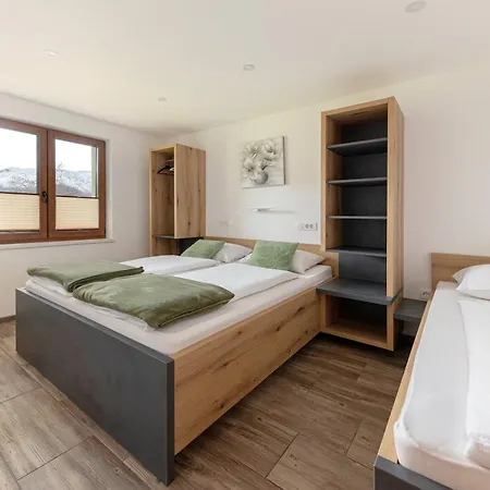 בית הארחה Apartmaji Hodak 3*