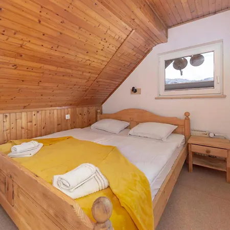 Apartmaji Hodak 3*